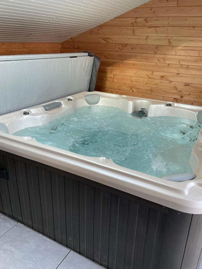 Villa Magnifique Corps De Ferme Renove Avec Jacuzzi Hillion Exterior foto